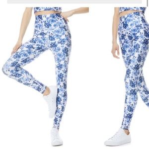 SOLD‼️Alice + Olivia Yoga Leggings Blue Floral Sz XS